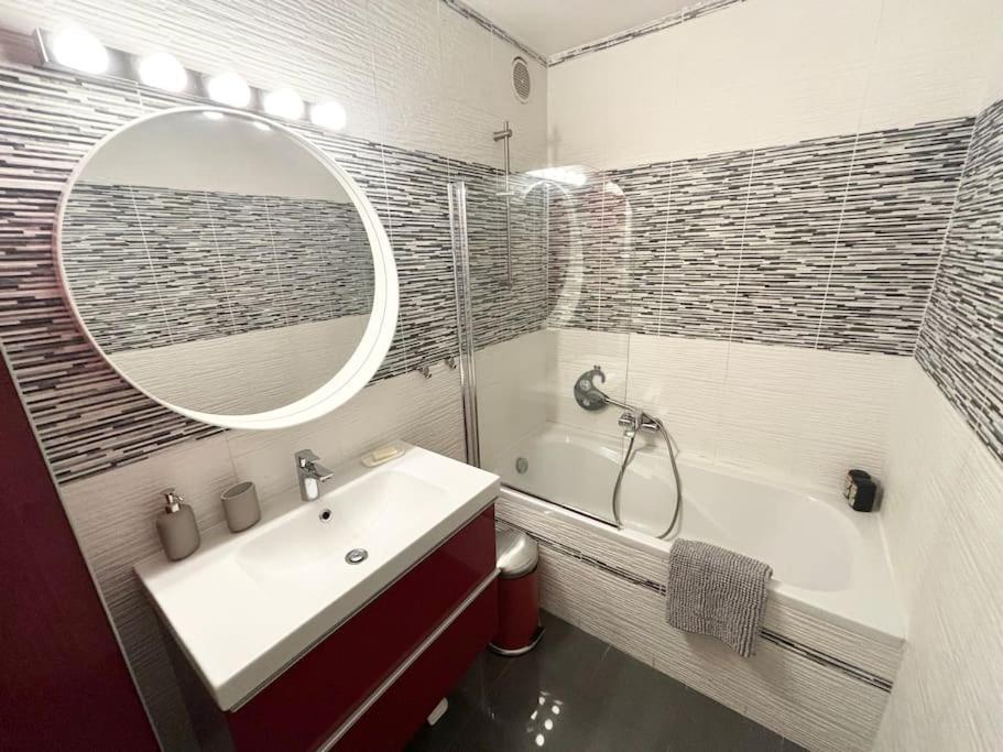 Appartement Confort Avec Balcon - Champigny Εξωτερικό φωτογραφία